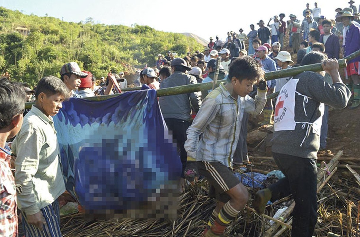 Hien truong dao boi nan nhan vu lo dat o Myanmar-Hinh-9